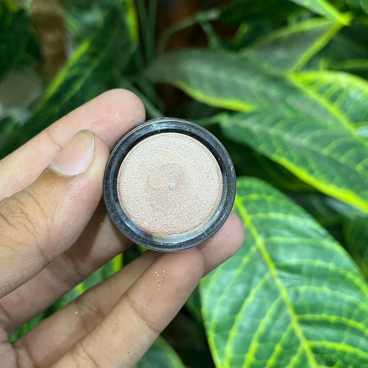 MAC Shimmer Eye Paint – Intense Shine & Bold Color