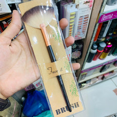 Fan-Shaped Makeup Brush