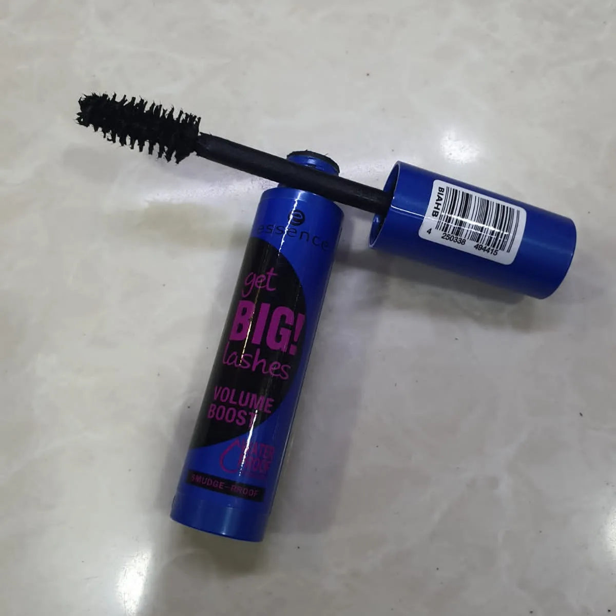 Essence - Get Big Lashes Volume Boost Waterproof Mascara