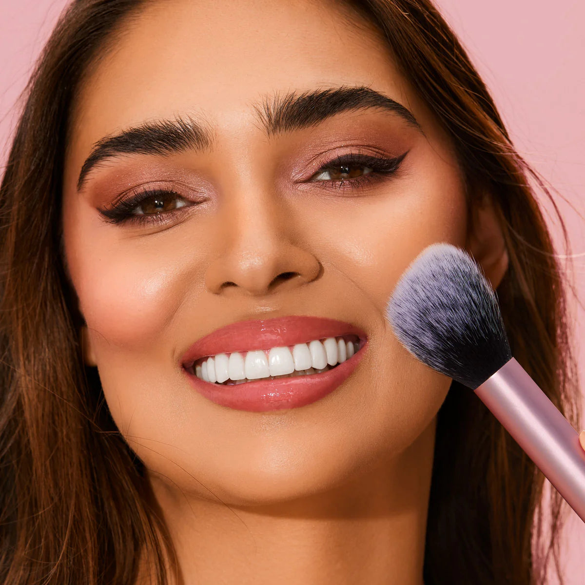 Real Techniques Ultra Plush Blush Cheek Makeup Brush