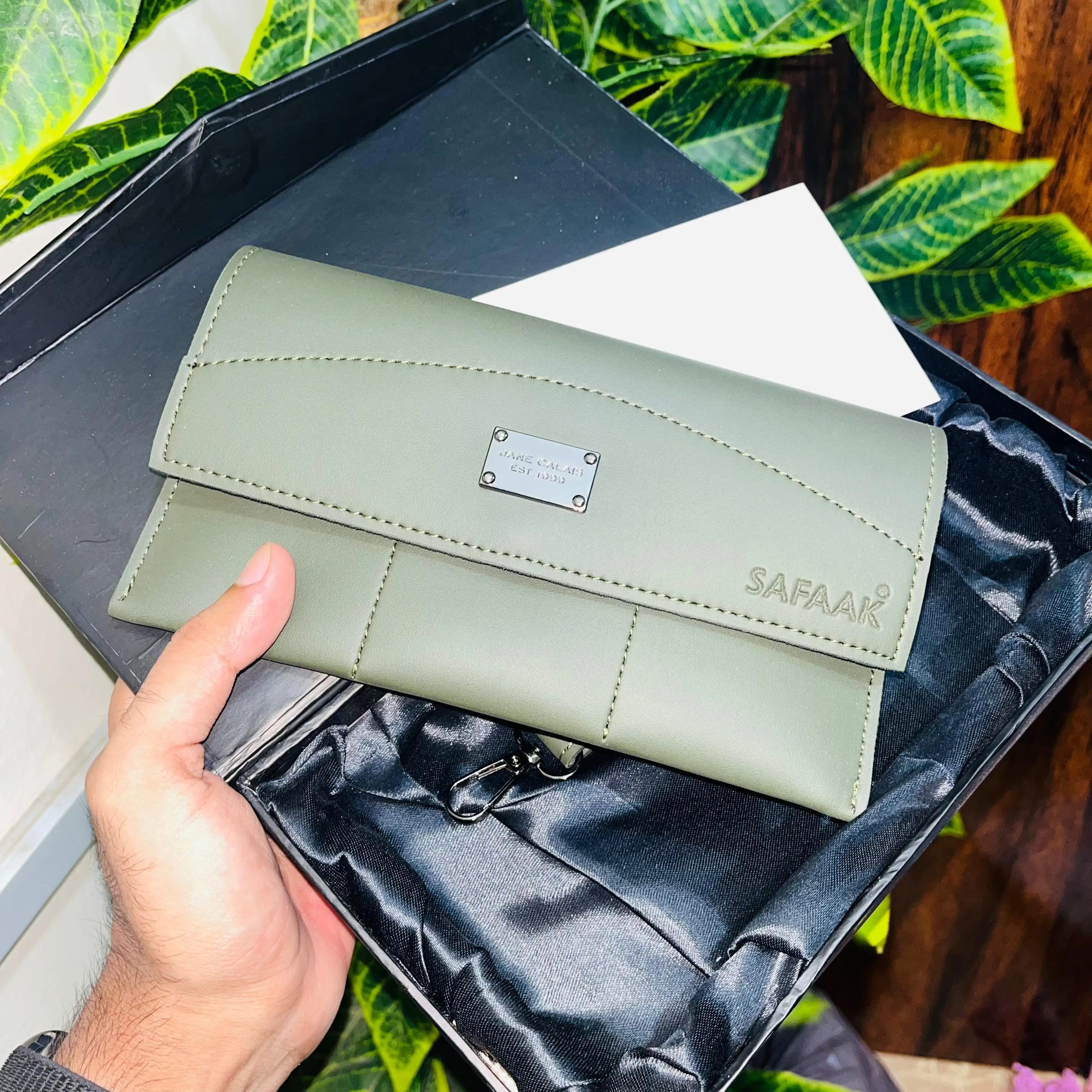 Safaak Portable Bag – Stylish & Practical for Everyday Use